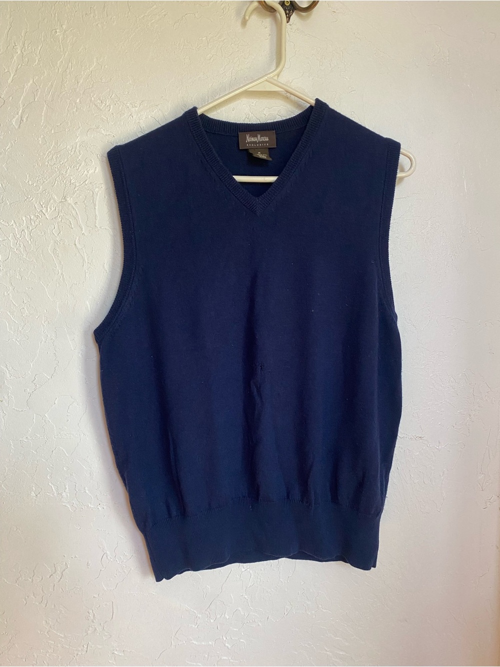 Neiman Marcus Men's Navy V-Neck Sweater Vest